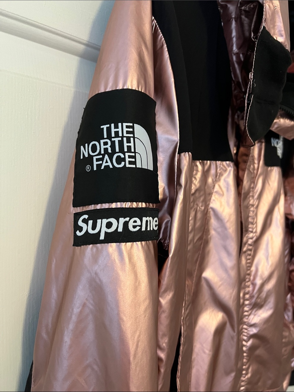 The North Face Supreme rose gold jacket size men’s L - Picture 3 of 9